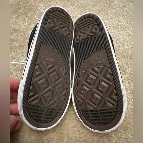 Converse Toddler Size 9 Low-Top Chucks - Picture 4 of 5